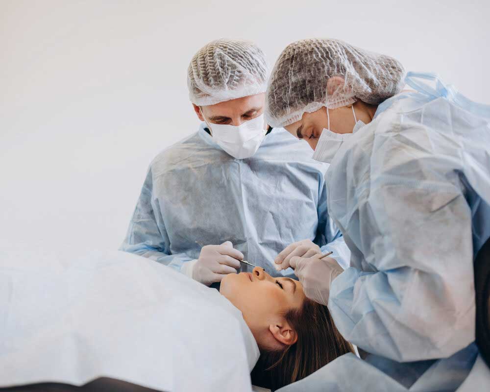 How to Choose the Right Plastic Surgeon for Rhinoplasty?